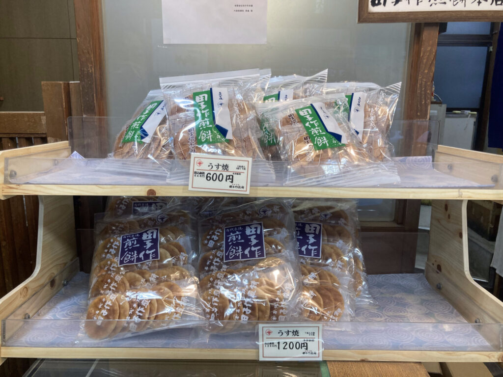 田吾作煎餅本店　陳列棚